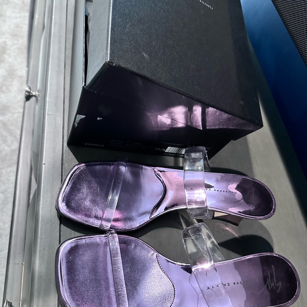 Women’s size 6.5 previously worn heels